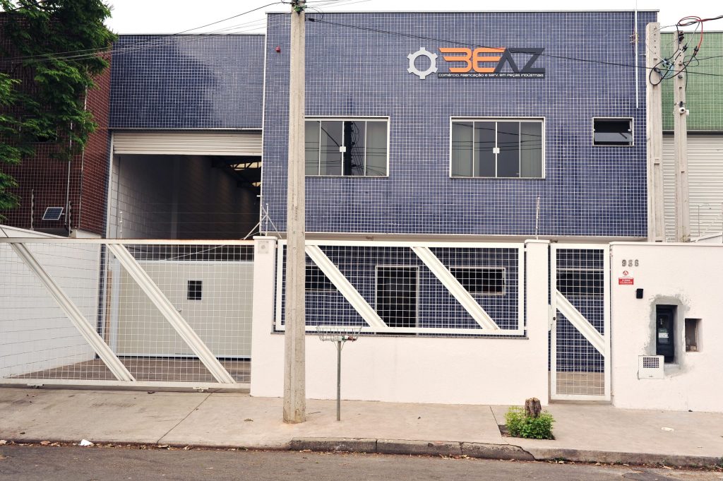 Fachada logotipo Beaz